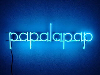 Leuchtobjekt "papalapap (cobalt blue)" (2020)