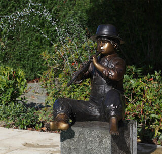 Gartenskulptur / Wasserspeier "Flötenspieler Moritz" (ohne Sockel), Bronze