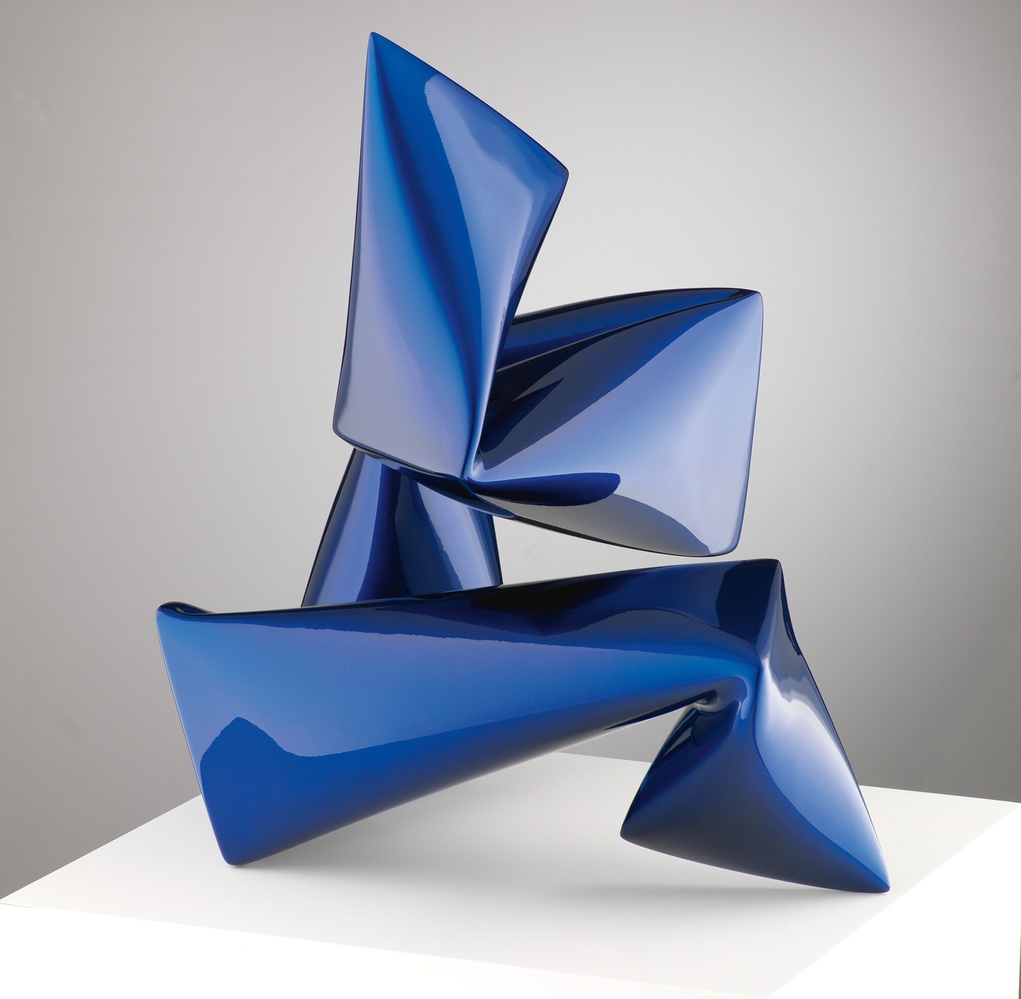 Scultura "Oggetto d'acciaio blu" (2026) (pezzo unico) di Willi Siber