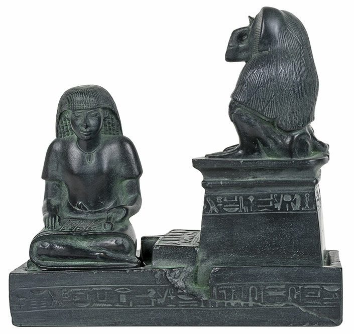 2-delt skulptur "Den kongelige skriver Nebmertuf skriver under guden Thoths beskyttelse", støbt