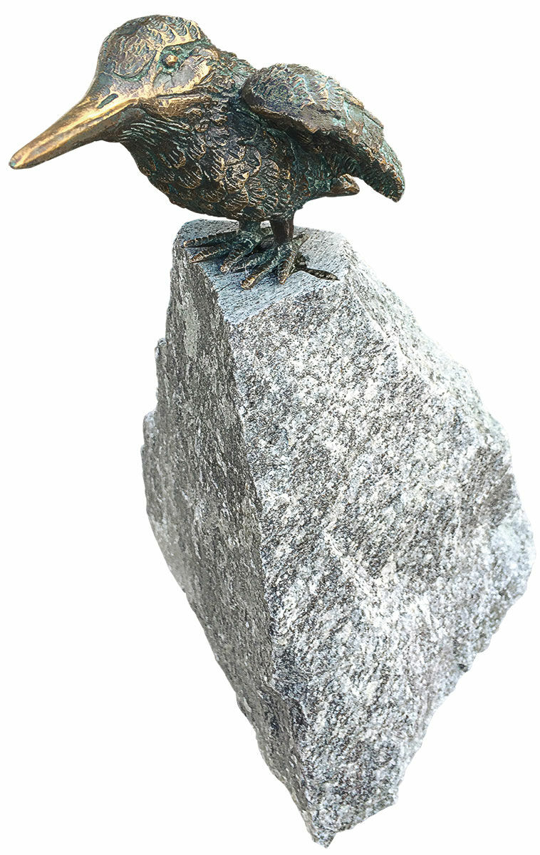 Gartenskulptur "Eisvogel auf Granitstein", Bronze