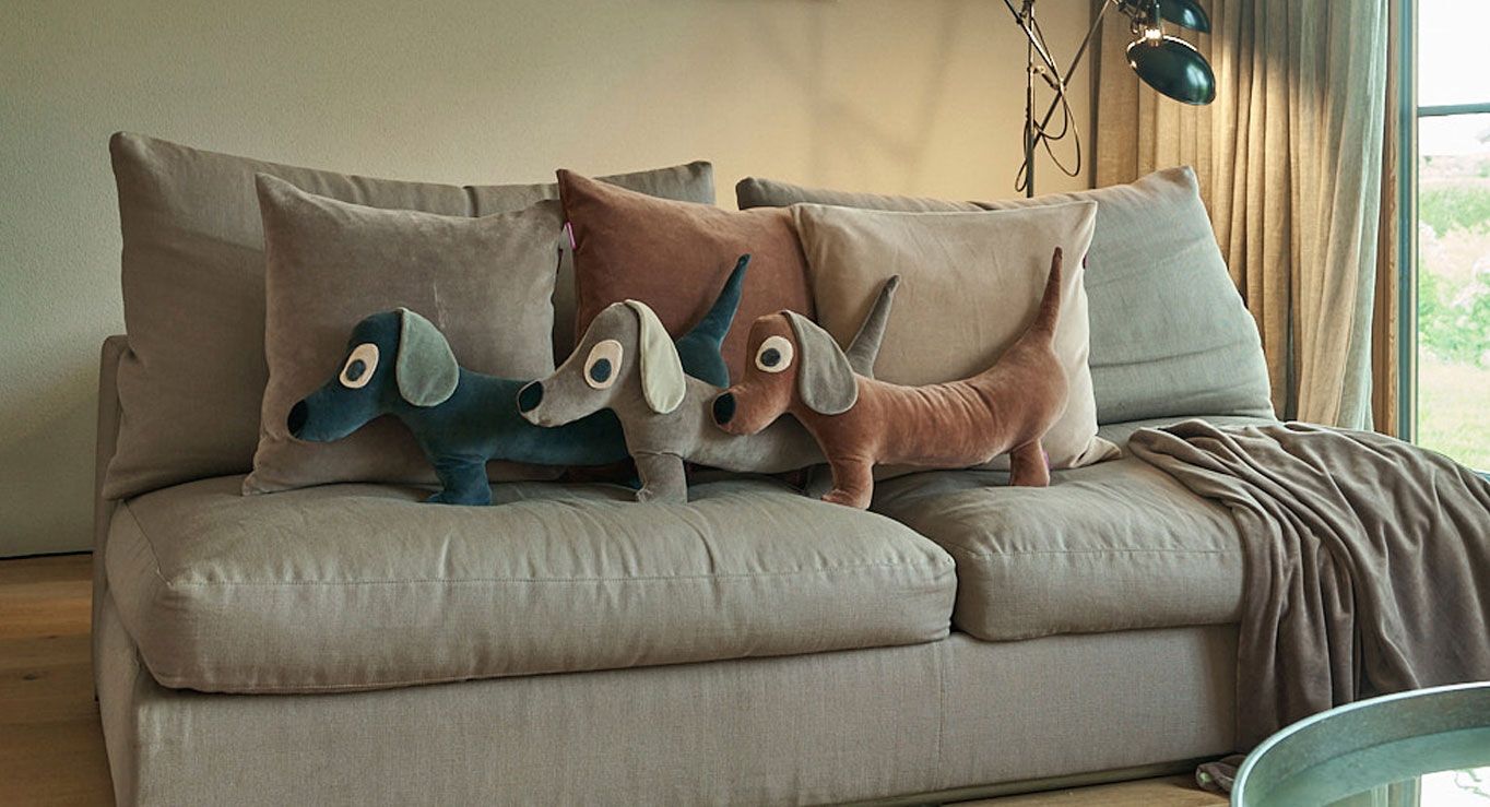 Decorative cushion "Dachshund", brown version
