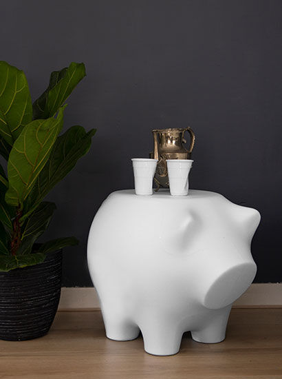 Odkládací stolek „Sidepig white“ (bez dekorace) (pro vnitřní i venkovní použití) – design: Timo Keultjes a Diederik Dam od Werkwaardig