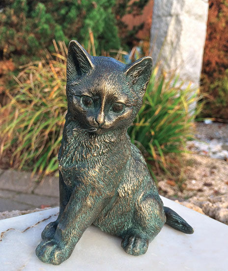 Sculpture de jardin "Jeune chaton", bronze