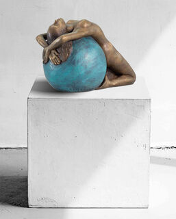 Sculpture "Letting Go", bronze de Sorina von Keyserling