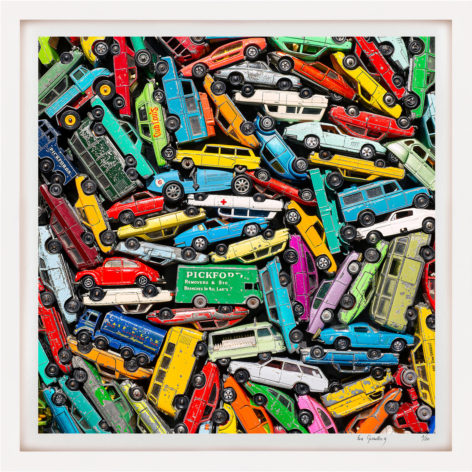 Obraz "FLATLAY: CARS & COLOURS" (2022) od Eva Gieselberg