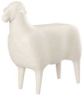 Designová stolička / stolek "The Sheep" v životní velikosti (vnitřní i venkovní), krémově-bílé provedení