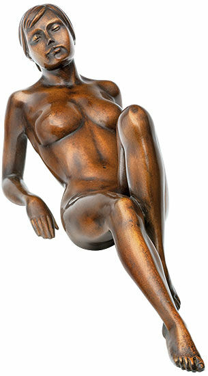 Skulptur "Die Liegende", Version Bronze braun von Richard Senoner
