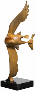 Skulptur "Raubvogel mit Fisch Nr. 4", Bronze braun