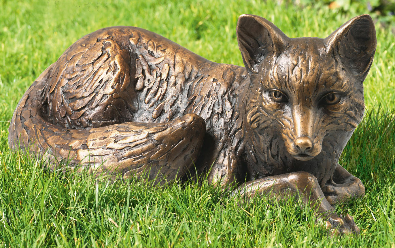 Tuinbeeld "Liggende vos", brons